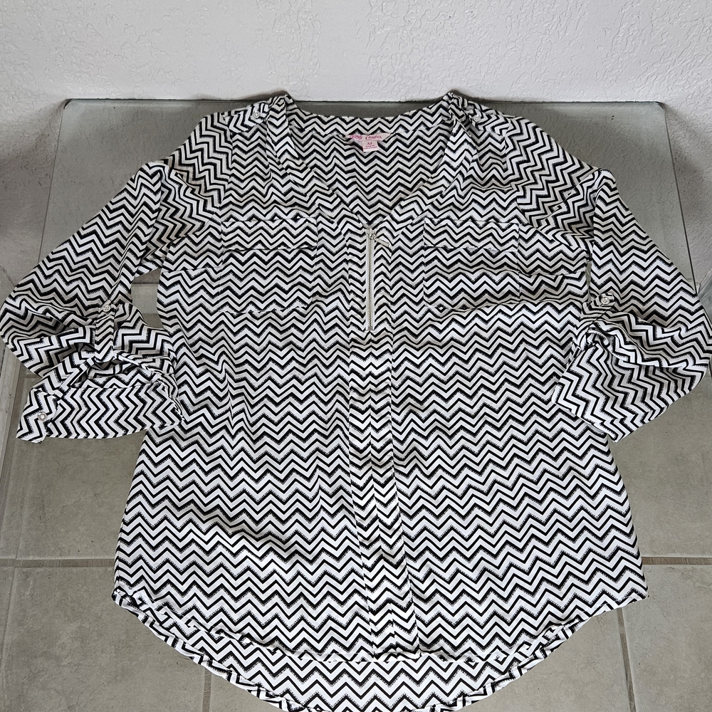 Elegant Black and White Chevron Women's Blouse
